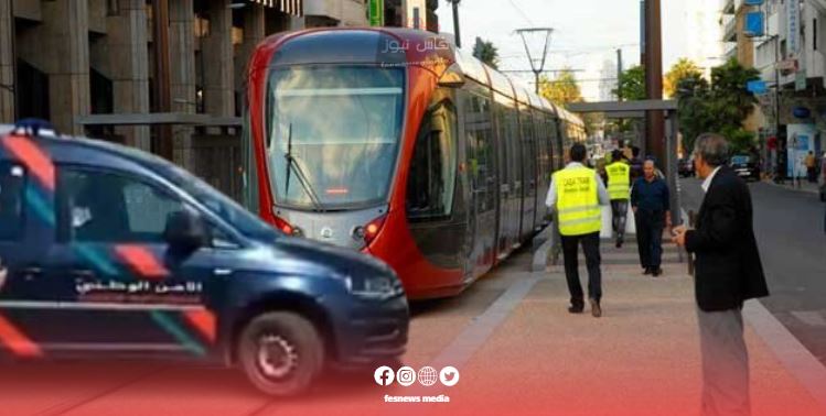 عاجل/ الشرطة تلجأ للسلاح الوظيفي لتحييد خطر شخص يحمل سلاحًا أبيض داخل عربات الترامواي