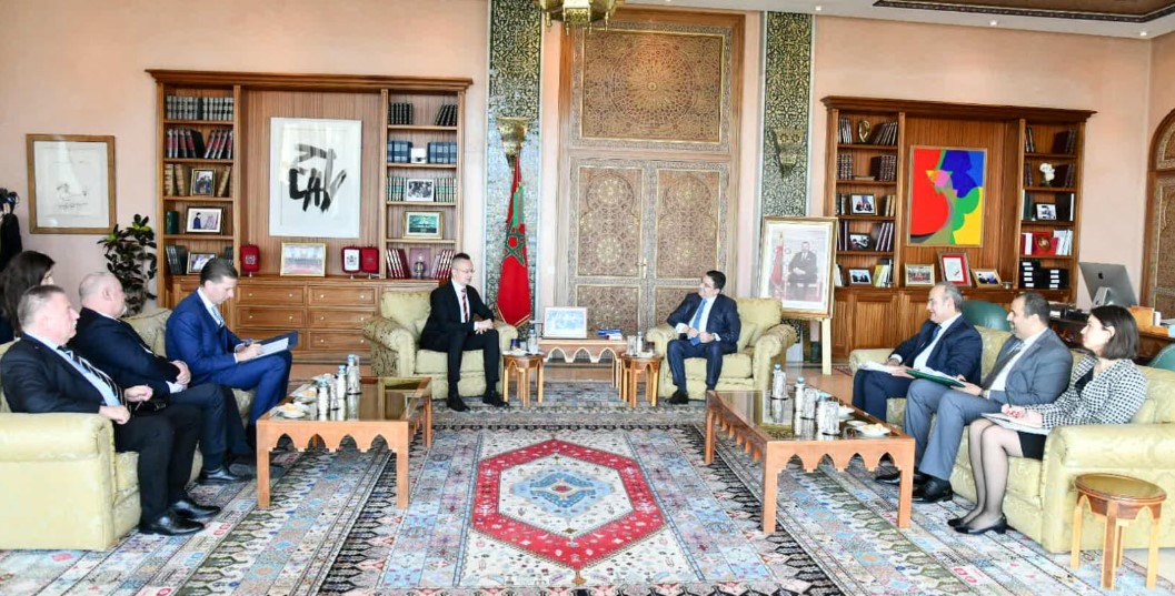 قضية الصحراء المغربية/ وزير الخارجية المجري يجدد دعم بلاده مخطط الحكم الذاتي المغربي