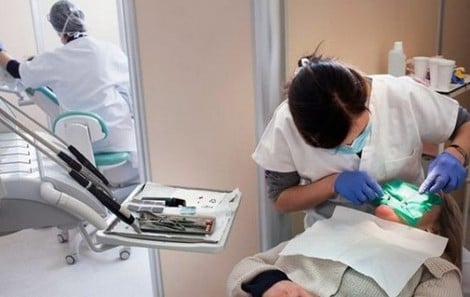 حملة طبية توعوية وعلاجية مجانية للعناية بصحة الفم والأسنان لفائدة سكان وسجناء إقليم تاونات قريبًا