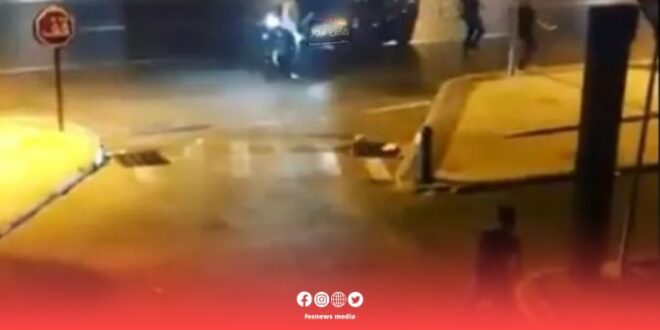 مراسل صحفي يتعرض لــ”هجوم شنيع” من قبل متهور في الشارع العام