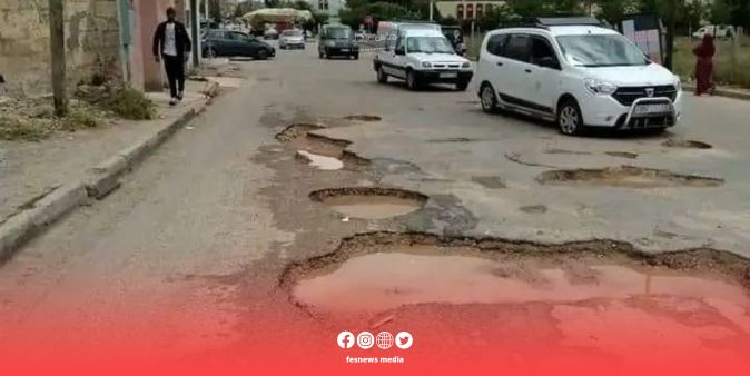 انتشار غير مسبوق للحفر في مدينة مكناس.. تجاوز عددها 1080 حفرة وفقًا لإحصائيات رسمية