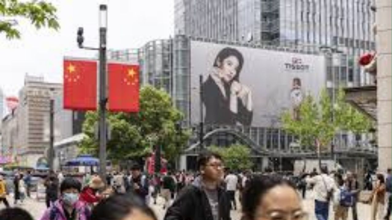 China to Gradually Raise Retirement Age Amid Population Decline and Economic Concerns