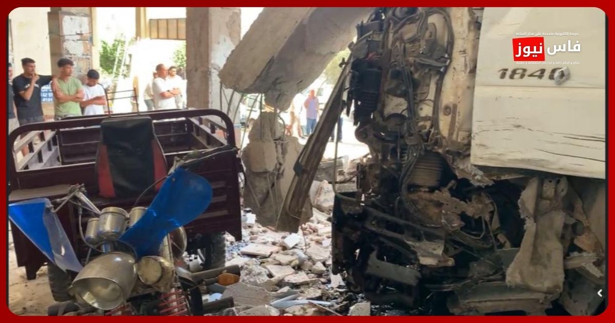 Fès.. Un poids lourd percute un immeuble résidentiel dans le quartier Al Machariq et cause d’importants dégâts